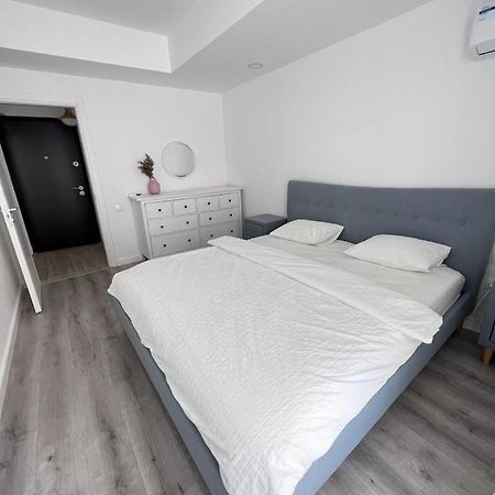 Cosmopolis Bliss: Your Home Away From Home Stefanestii de Jos Extérieur photo
