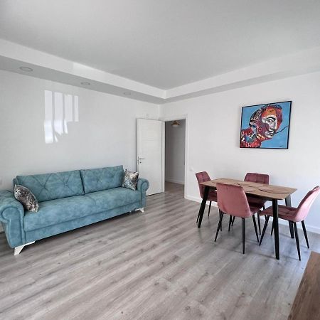 Cosmopolis Bliss: Your Home Away From Home Stefanestii de Jos Extérieur photo