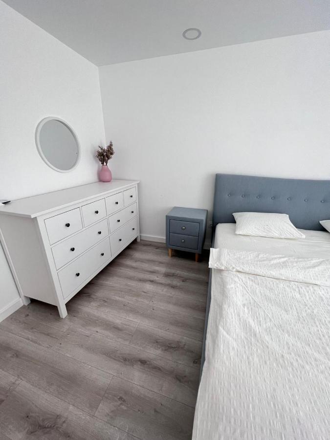 Cosmopolis Bliss: Your Home Away From Home Stefanestii de Jos Extérieur photo