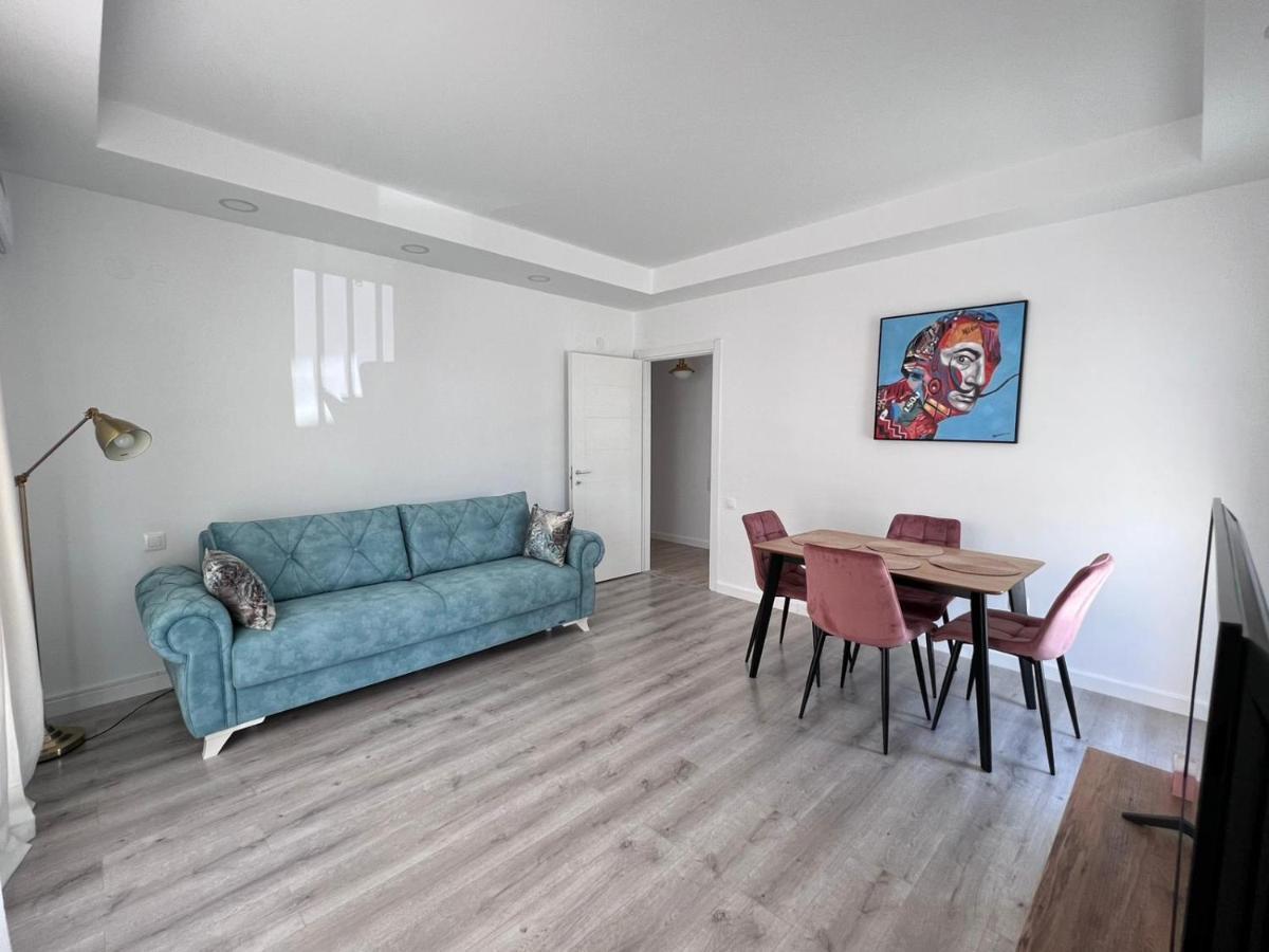 Cosmopolis Bliss: Your Home Away From Home Stefanestii de Jos Extérieur photo