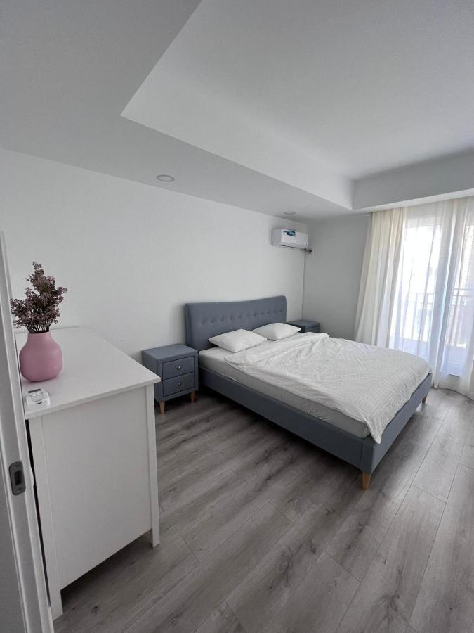 Cosmopolis Bliss: Your Home Away From Home Stefanestii de Jos Extérieur photo